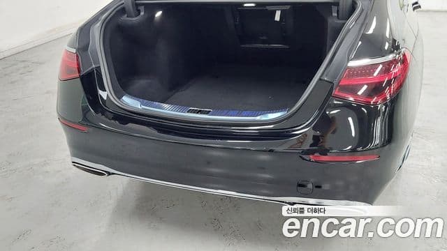 Mercedes-Benz S-Class 2023 — Photo 16/18
