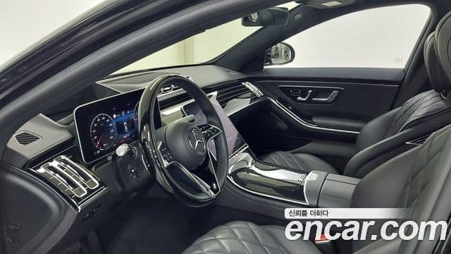 Mercedes-Benz S-Class 2023 — Photo 9/18