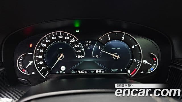 BMW 5 Series 2018 — Şəkil 7/20