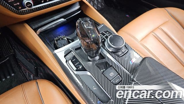BMW 5 Series 2018 — фото 8 из 20