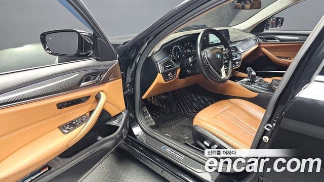 BMW 5 Series 2018 — фото 9 из 20
