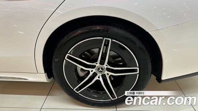Mercedes-Benz E-Class 2025 — ფოტო 4/20