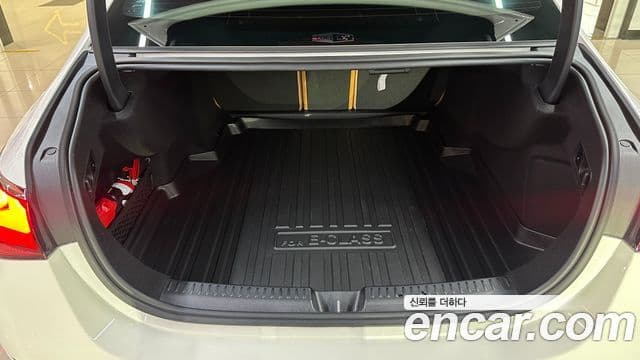 Mercedes-Benz E-Class 2025 — ფოტო 11/20