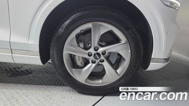 Genesis GV70 2025 — ფოტო 31/34