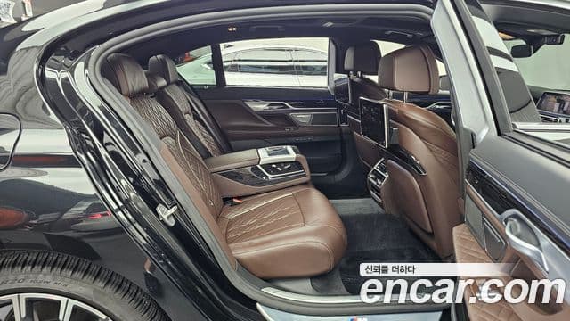 BMW 7 Series 2021 — ფოტო 12/20