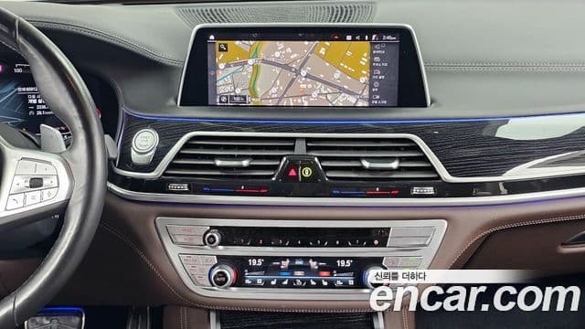 BMW 7 Series 2021 — ფოტო 14/20
