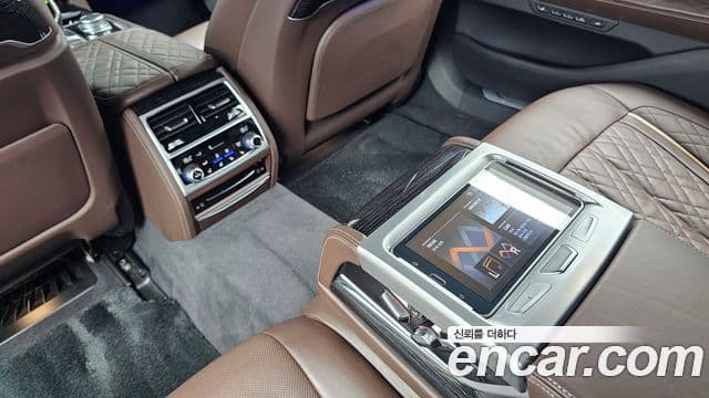 BMW 7 Series 2021 — ფოტო 19/20
