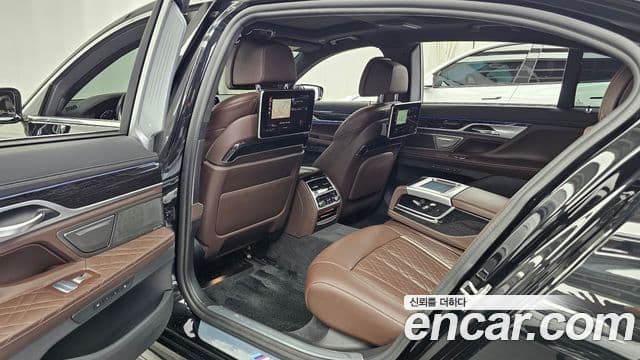 BMW 7 Series 2021 — Photo 22/34