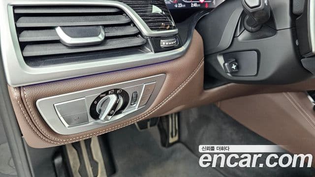 BMW 7 Series 2021 — Photo 8/34