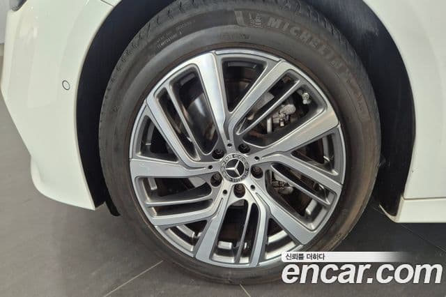 Mercedes-Benz E-Class 2024 — ფოტო 4/20