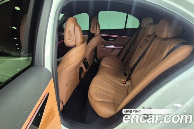 Mercedes-Benz E-Class 2024 — ფოტო 8/20