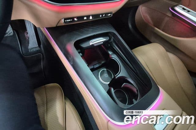 Mercedes-Benz E-Class 2024 — ფოტო 18/20