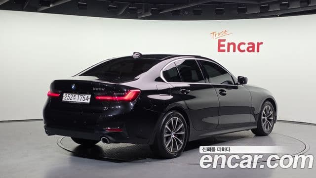 BMW 3 Series 2019 — ფოტო 2/20