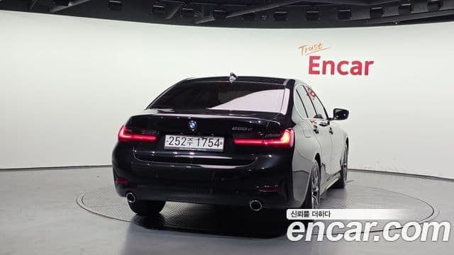 BMW 3 Series 2019 — ფოტო 4/20
