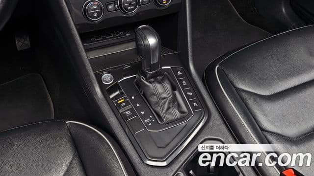 Volkswagen Tiguan 2020 — ფოტო 9/20