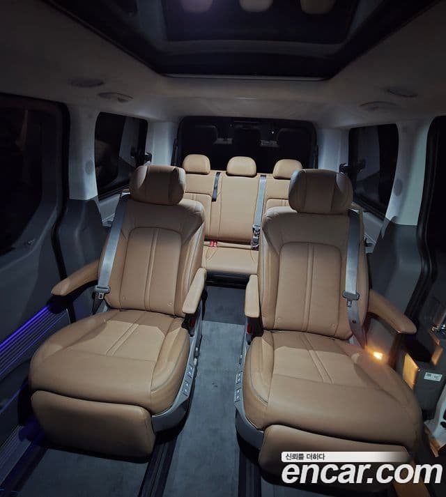 Hyundai Staria 2025 — ფოტო 9/14
