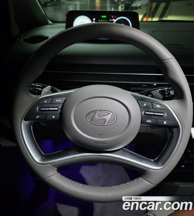 Hyundai Staria 2025 — Photo 3/18