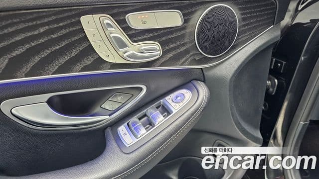 Mercedes-Benz C-Class 2019 — Şəkil 17/20