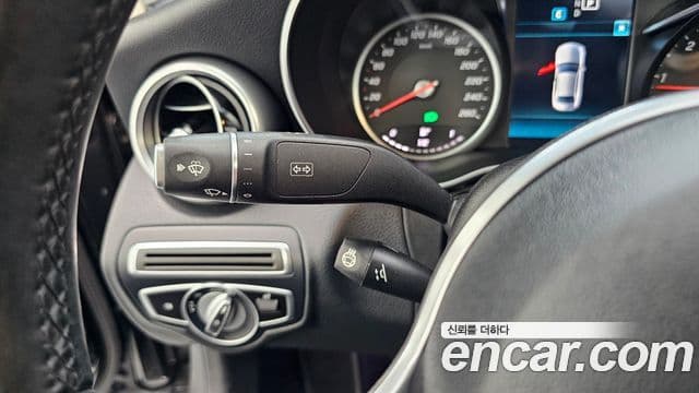 Mercedes-Benz C-Class 2019 — Şəkil 18/20