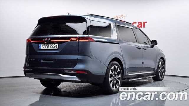 Kia Carnival 2021 — ფოტო 2/20