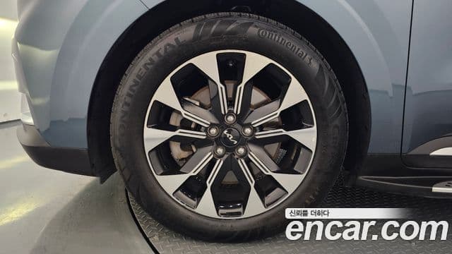 Kia Carnival 2021 — ფოტო 5/20