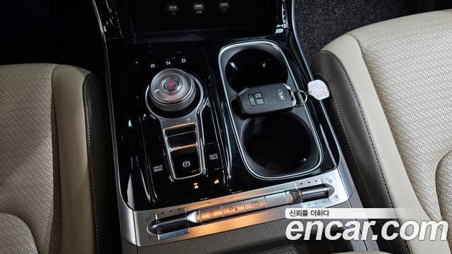 Kia Carnival 2021 — ფოტო 9/20