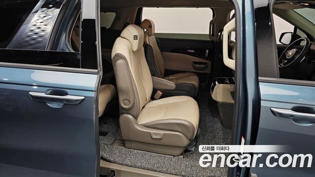 Kia Carnival 2021 — ფოტო 11/20