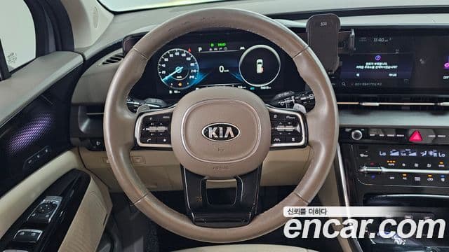 Kia Carnival 2021 — ფოტო 13/20