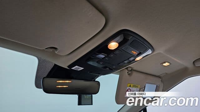 Kia Carnival 2021 — ფოტო 15/20