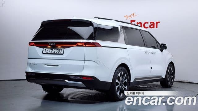 Kia Carnival 2022 — ფოტო 2/20