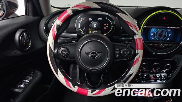 Mini Cooper Clubman 2021 — Фото 13/20