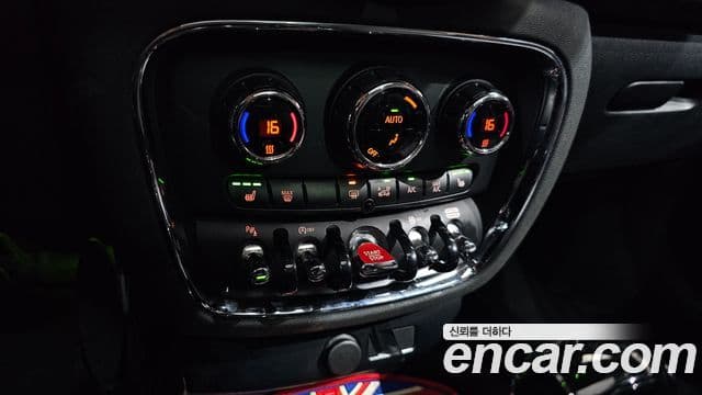 Mini Cooper Clubman 2021 — Фото 17/20