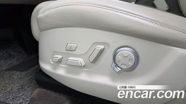 Genesis GV80 2023 — Photo 19/35