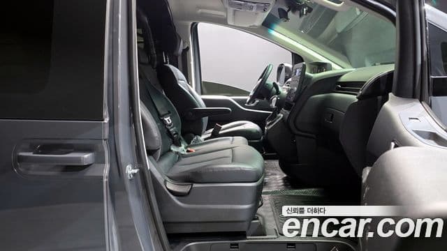 Hyundai Staria 2025 — ფოტო 11/20