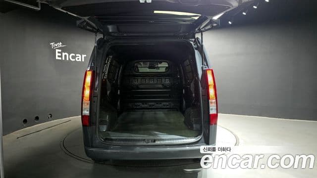 Hyundai Staria 2025 — ფოტო 20/20