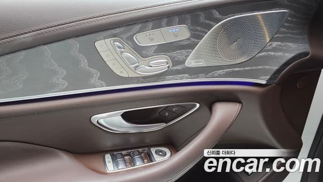Mercedes-Benz CLS-Class 2020 — Photo 12/30