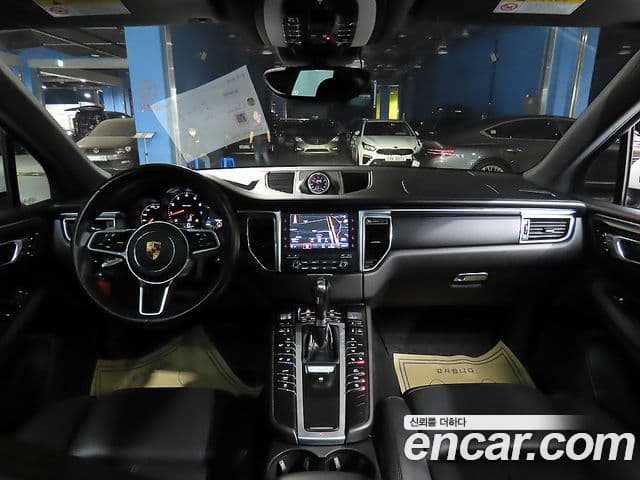 Porsche Macan 2018 — Şəkil 17/20