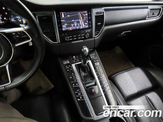 Porsche Macan 2018 — Şəkil 7/20