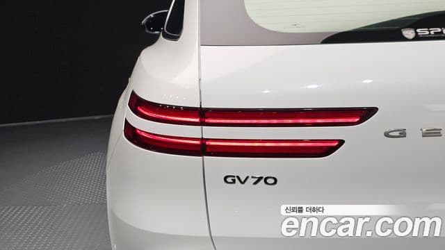 Genesis GV70 2021 — Photo 18/33