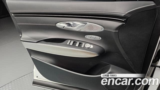 Genesis GV70 2021 — Photo 12/33