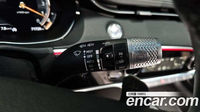 Genesis GV70 2021 — Photo 30/33