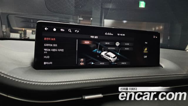 Genesis GV70 2021 — Photo 23/33