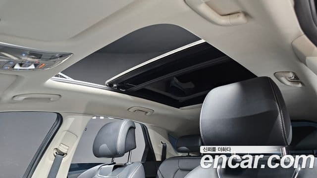 Genesis GV70 2021 — Photo 25/33