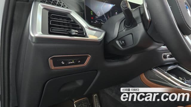 BMW X7 2024 — Photo 28/35
