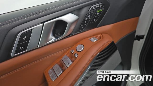 BMW X7 2024 — Photo 8/35