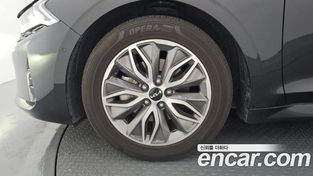 Kia K5 2021 — ფოტო 5/20