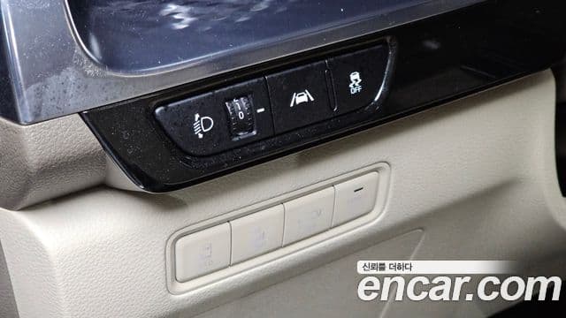 Kia Carnival 2021 — ფოტო 13/20