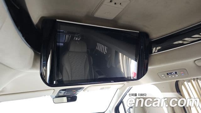 Kia Carnival 2021 — ფოტო 16/20