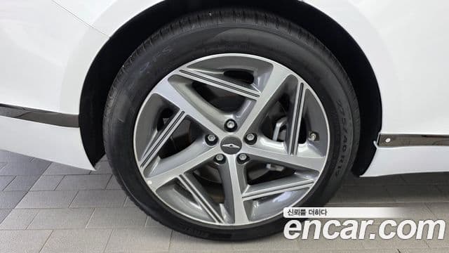 Genesis Electrified G80 2022 — ფოტო 5/20