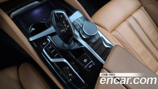 BMW 5 Series 2020 — Şəkil 9/20